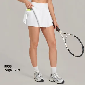 Jupe-short de tennis plissée blanche avec poche pour balle et tissu séchage rapide