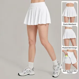Jupe de tennis blanche plissée à séchage rapide avec short intégré et poche à balles.