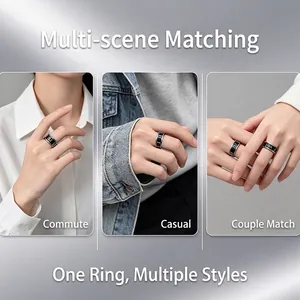 Bague rotative en acier avec chiffres romains portée dans divers scénarios de vie.