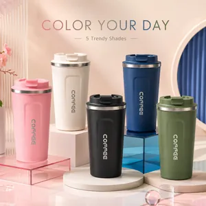 Cinque tonalità di tendenza di tazze da caffè in acciaio inox a doppia parete qui