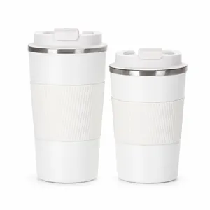 Set di due tazze da caffè in acciaio inox isolate sottovuoto bianche con custodie in silicone
