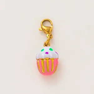 Pendentif charm cupcake coloré avec plaquage en or 18 carats pour la création de bijoux