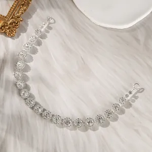 Funkelndes silbernes Strass-Blumenhaarband für elegante Hochzeitsfrisuren und Feste