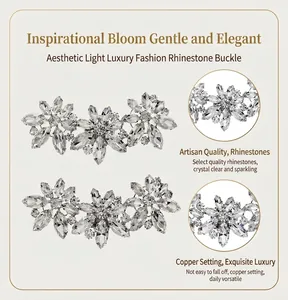 Dettaglio di clip per scarpe con fiori di strass argento e castoni a griffe in rame.