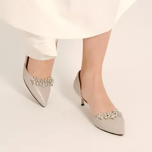 Eleganti fiori per scarpe in strass argento e fibbie di cristallo per tacchi alti da sposa