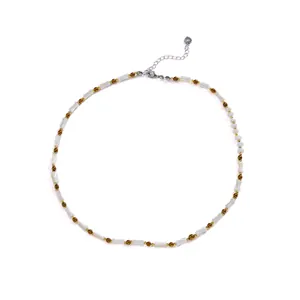 Elegante Perlenkette aus Perlmutt mit Bambusperlen und goldfarbenen Akzenten