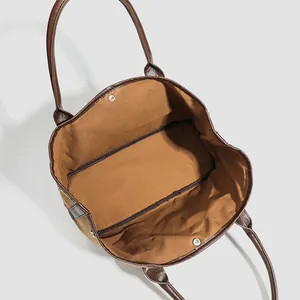 Grand sac fourre-tout en laine automne hiver avec une doublure intérieure en tissu marron