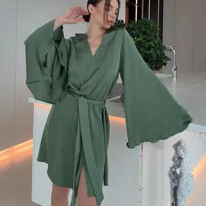 Peignoir Court en Satin Style Français pour Femmes Bord à Volants Manches Évasées Lien à la Taille Couleur Unie Nuisette de Luxe