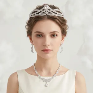 Parure élégante avec diadème, collier et boucles d'oreilles en strass pour mariages