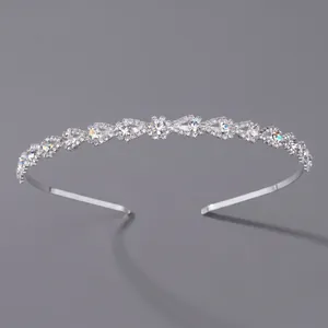 Serre-tête minimaliste élégant en strass argenté pour mariage ou accessoire cheveux quotidien