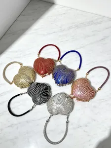 Collection de sacs de soirée en forme de cœur avec strass de diverses couleurs