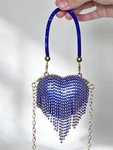 Luxuriöse herzförmige Mini-Abendtasche mit blauen Strasssteinen und Goldkette