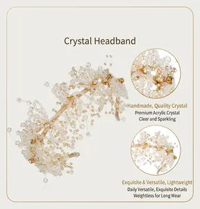 Détail des perles en cristal acrylique sur un serre-tête de luxe doré fait à la main