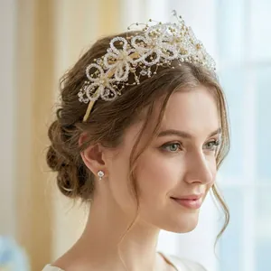 Serre-tête élégant à perles de cristal et fleurs pour mariage et quotidien.