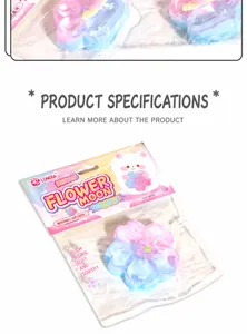 Detailansicht eines Kristall-Kirschblüten-Squishy-Spielzeugs in Folienverpackung