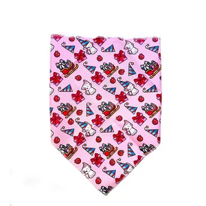 Bandana de Noël rose pour animaux avec motifs de chats de dessin animé et boîtes cadeaux