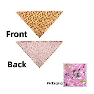 Detailweergave van katoenen bandana voor huisdieren met fruitpatroon en verpakking