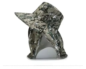 Vue latérale d'un chapeau de soleil camouflage numérique pour homme avec rabat de protection cou
