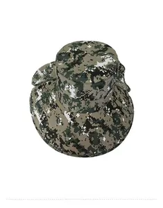 Vue de dessus d'un chapeau de soleil camouflage avec protection de cou de pêche