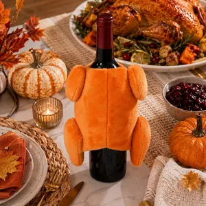 Pluche kalkoen wijnfleshoes voor Thanksgiving tafeldecoraties en feestelijke diners.