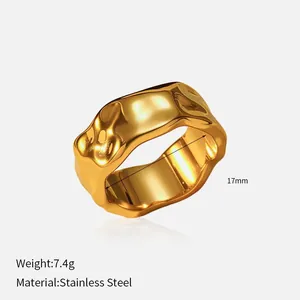 Bague irrégulière texturée en acier inoxydable doré avec diamètre intérieur de 17mm