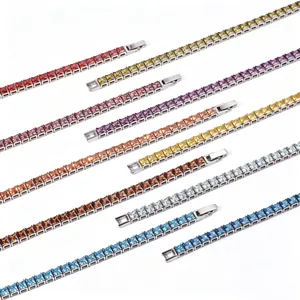 Regenbogenfarbene Tennisarmbänder mit funkelnden quadratischen Zirkonias