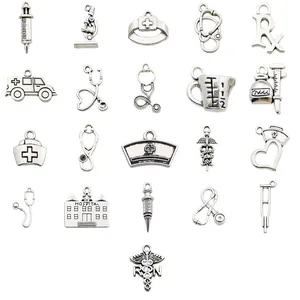 Dijes médicos de plata antigua para joyería DIY, estetoscopio y jeringa creativa.