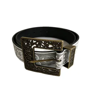 Ceinture vintage en similicuir avec une grande boucle métallique ornée et motifs floraux