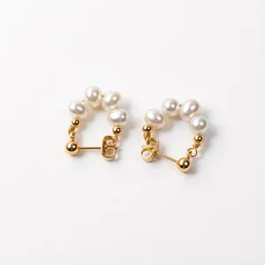 Elegant natural freshwater pearl earrings with gold S925 silver needles for daily wear.