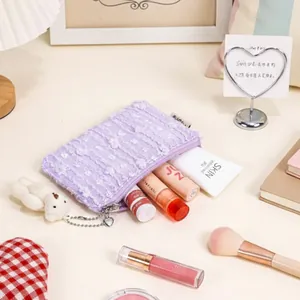 Süße lila Chiffon-Kosmetiktasche mit Bärenanhänger für die tägliche Aufbewahrung
