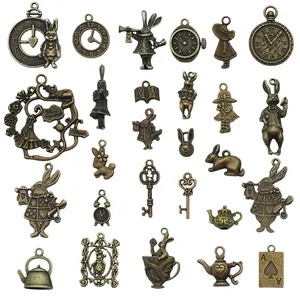 Vintage Bronze-Legierungsanhänger-Set mit Alice im Wunderland-Hasen und Uhren