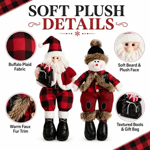 Detailansicht von Weihnachts-Plüschpuppen mit rot-schwarzem Karomuster und Kunstpelzbesatz.