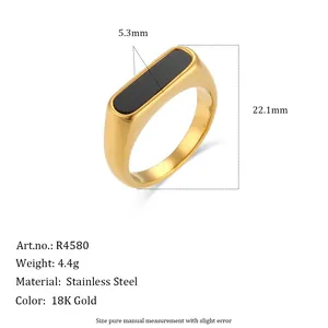Bague minimaliste en acier inoxydable plaqué or 18 carats avec insert rectangulaire noir
