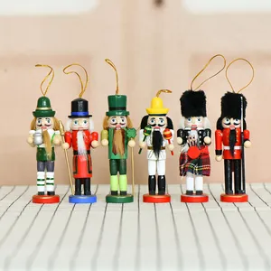 Schiaccianoci Soldato di Legno Dipinto a Mano Decorazione Natalizia da Appendere Stile Scozzese Irlandese Burattini Schiaccianoci per Albero di Natale Regalo