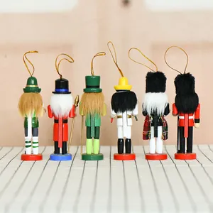 Set di 6 ornamenti natalizi schiaccianoci scozzesi in legno da 13 cm soldato