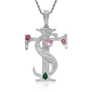 Collar con colgante de cruz de hielo con letras TS y circonitas de colores para hombre