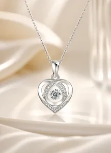 Collier cœur en argent sterling S925 avec pendentif moissanite dansante pour femme