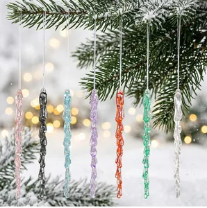 Décorations de glaçons en acrylique colorés sur des branches de sapin enneigées