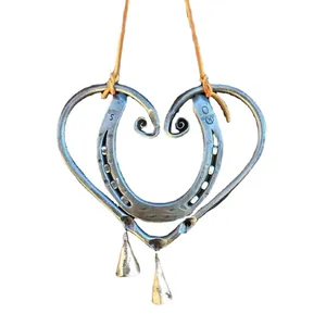 Carillon éolien en fer à cheval en forme de cœur avec cloches pour décor de jardin
