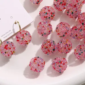 Dettaglio perline tonde in resina con strass colorati per accessori orecchini fai-da-te vivaci