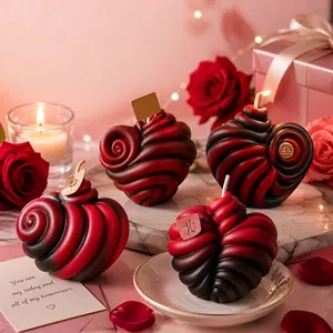Bougies parfumées en cœur spirale dégradé rouge et noir pour un décor romantique