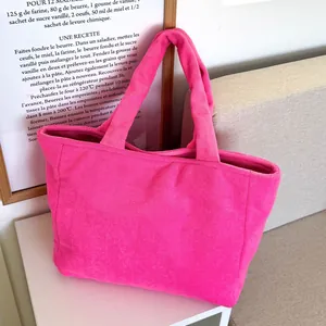 Grande borsa tote in spugna rosa acceso per viaggi e articoli cosmetici.