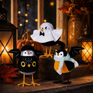 Lot de trois figurines d'oiseaux d'Halloween en peluche avec costumes de fantôme