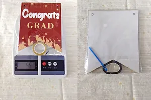 Technical specifications for 2026 burgundy graduation banner: weight 55.7g, size 13x16cm