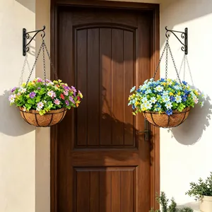 Dekorative Blumenampeln für den Außenbereich mit Kokoseinlage und bunten Kunstblumen