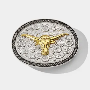 Vintage western zilveren ovale riemgesp met een gouden longhorn stierenkop ontwerp