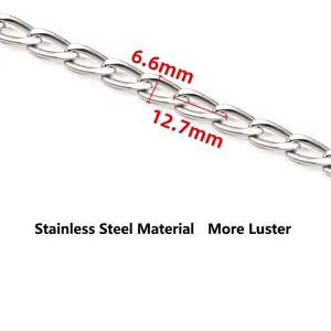 Gros plan d'une chaîne NK en acier inoxydable de 6,6 mm de large et 12,7 mm