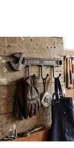 Gancho de pared industrial de hierro fundido con forma de llave inglesa para el hogar