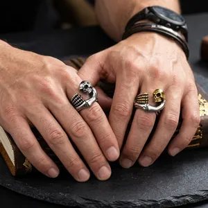 Anello Teschio e Mano di Scheletro Gotico per Uomo Punk Vintage Acciaio al Titanio Artiglio Anello Hip Hop Biker Gioielli
