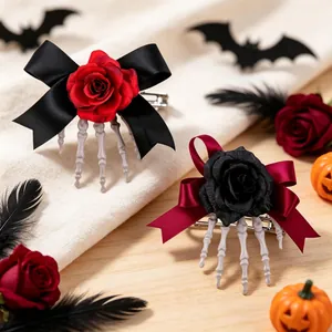 Pinces à cheveux gothiques main de squelette d'Halloween avec nœud en satin et rose